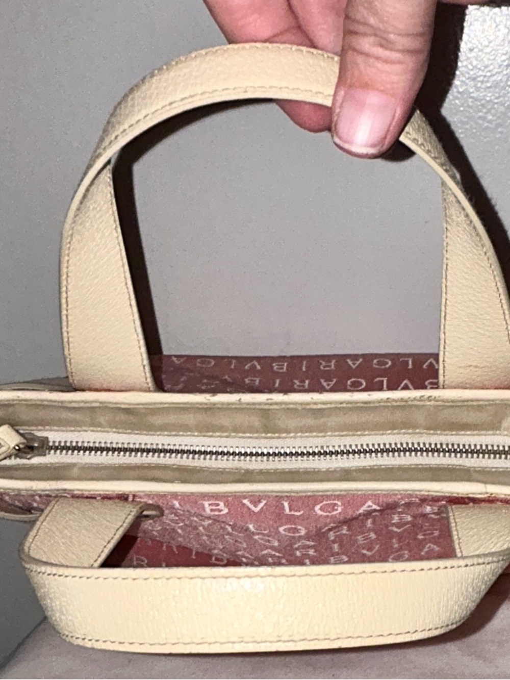 BVLGARI
Logo Mania Tote Bag Canvas Pink
Silver Hardware. COA included - Picture 7 of 8